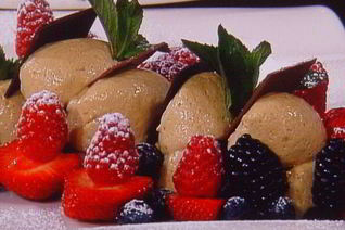 Мокка-мусс в ягодном обрамлении