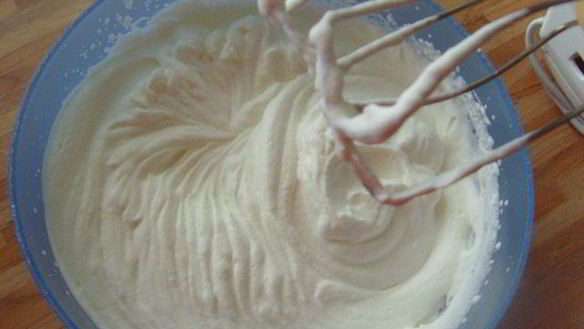 ШАГ 4. мокка-мусс в ягодном обрамлении