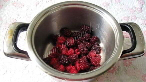 ШАГ 3. мусс из малины и ежевики