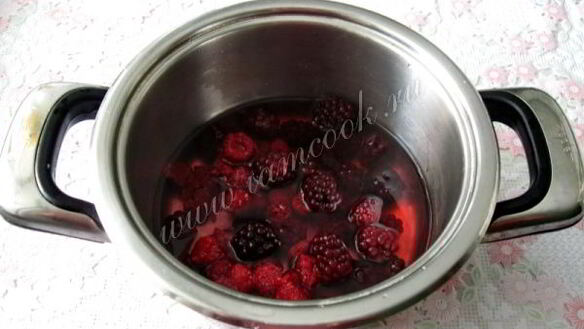 ШАГ 4. мусс из малины и ежевики