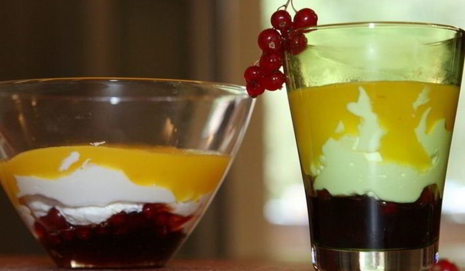 Рецепт мусс из манго, йогурта и смородины