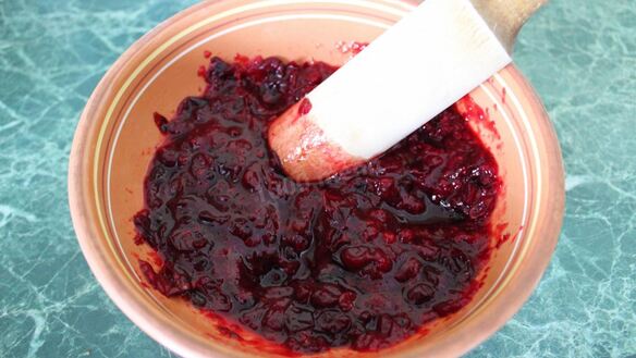 ШАГ 2. мусс клюквенный с манной крупой