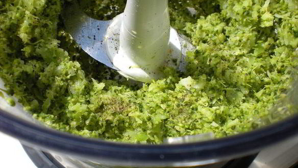 ШАГ 16. рыбный террин с креветочным муссом на подушечке из брокколи