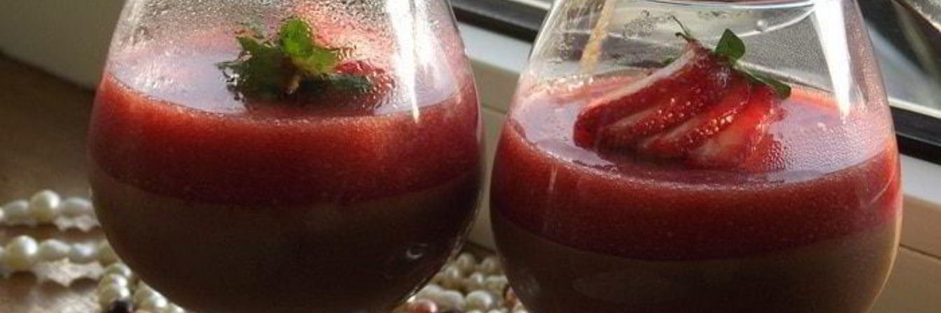 Шоколадный мусс с клубникой