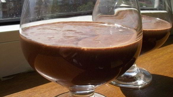 ШАГ 6. шоколадный мусс с клубникой