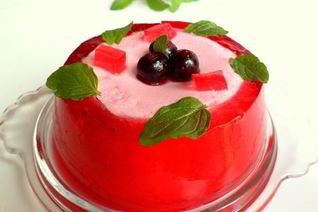 Ягодный мусс с желейной лентой
