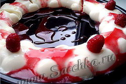 Панна-котта с малиновым соусом