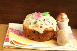 Кулич с апельсиновыми цукатами и черносливом