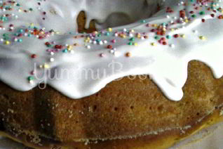 Кулич с белой шоколадной глазурью