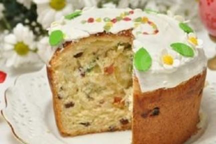Кулич с изюмом и цукатами