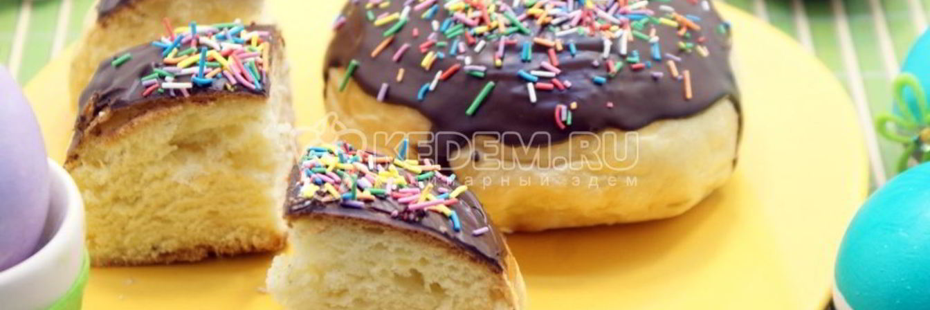 Кулич с шоколадной глазурью