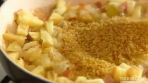 ШАГ 3. пасхальная курочка из окорочков с яблочками