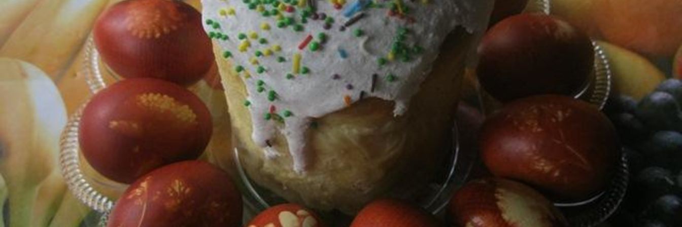 Пасхальный кулич и крашенки