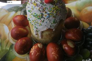Пасхальный кулич и крашенки