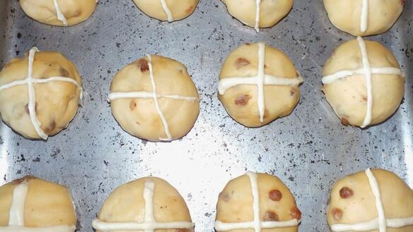 ШАГ 10. пасхальные булочки