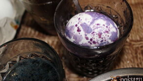 ШАГ 2. пасхальные яйца крапинка