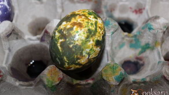 ШАГ 5. пасхальные яйца крапинка