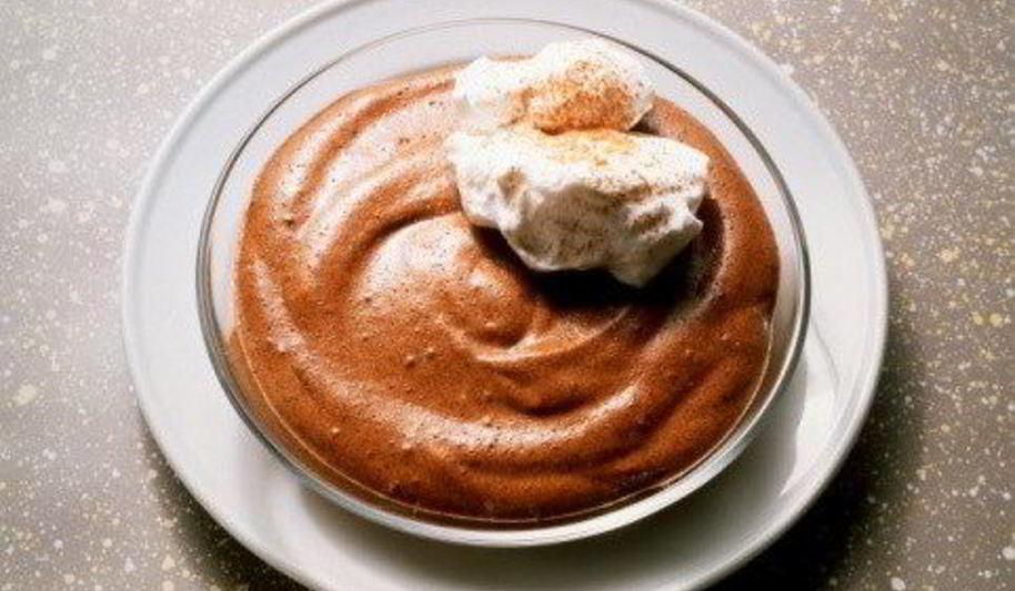 Рецепт шоколадный пудинг со взбитыми кофейными сливками