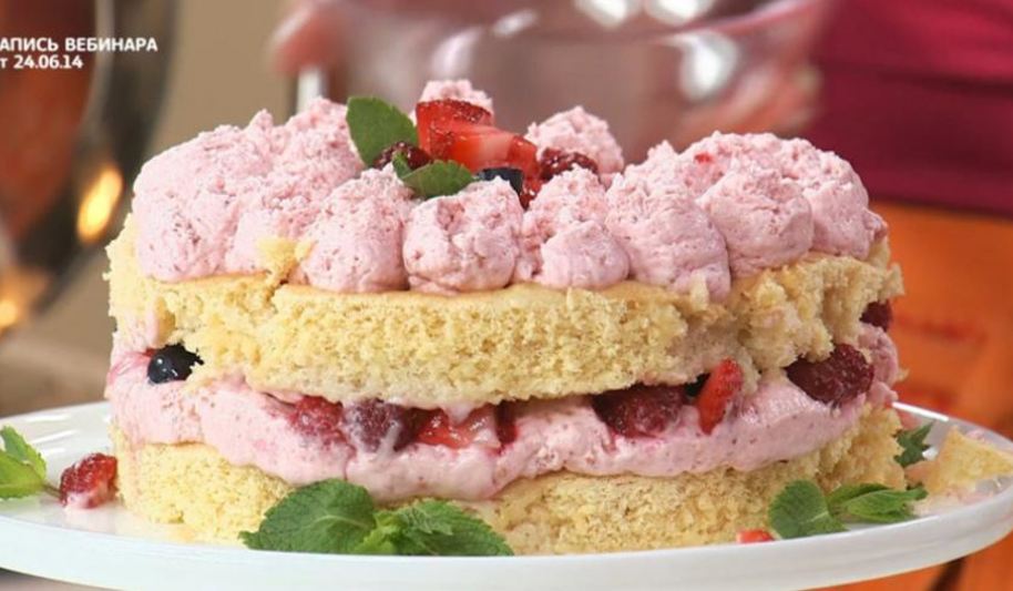 Рецепт миндальный бисквит под ягодным суфле