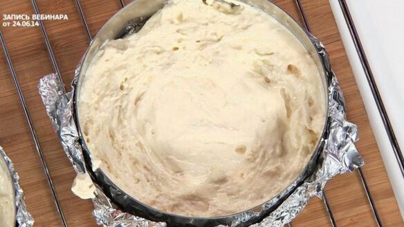 ШАГ 3. миндальный бисквит под ягодным суфле