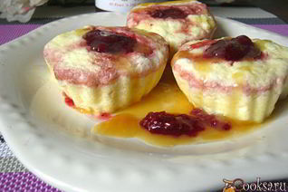 Паровое творожное суфле с вишневым конфитюром