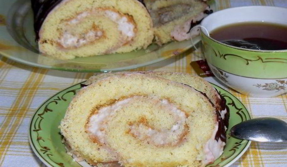 Рецепт рулет бисквитный с клубнично-сливочным суфле