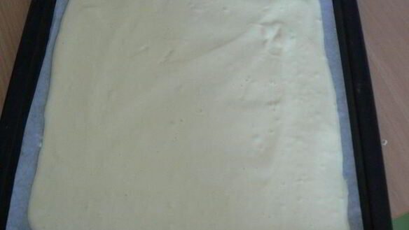 ШАГ 3. рулет бисквитный с клубнично-сливочным суфле