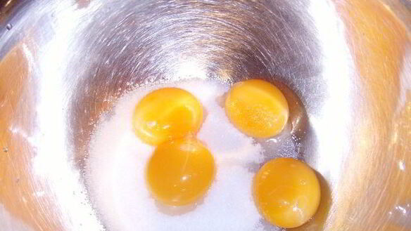 ШАГ 2. шоколадное суфле под кофейным сабайоном с пряным кумкватом