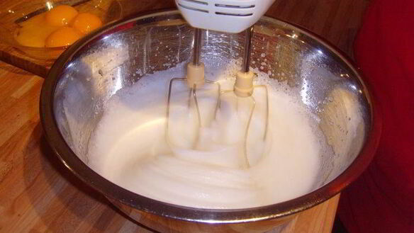 ШАГ 3. шоколадное суфле под кофейным сабайоном с пряным кумкватом