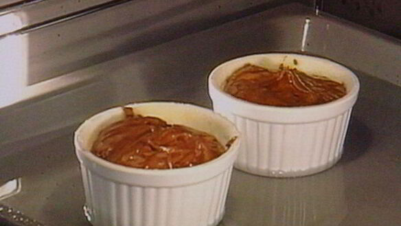 ШАГ 5. шоколадное суфле под кофейным сабайоном с пряным кумкватом