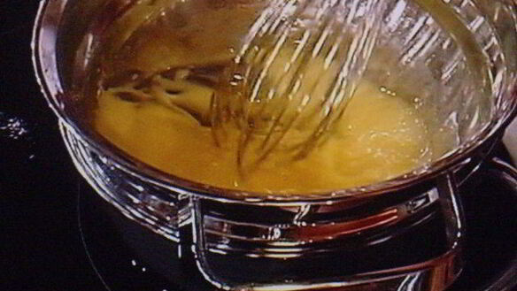 ШАГ 8. шоколадное суфле под кофейным сабайоном с пряным кумкватом