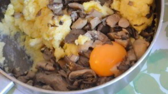 ШАГ 5. суфле из поленты с вешенками