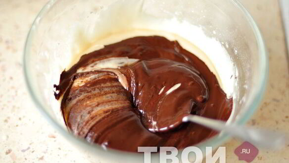 ШАГ 2. торт-суфле с клубникой и бананами