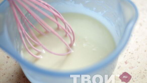 ШАГ 4. торт-суфле с клубникой и бананами