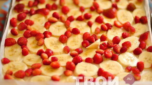 ШАГ 9. торт-суфле с клубникой и бананами