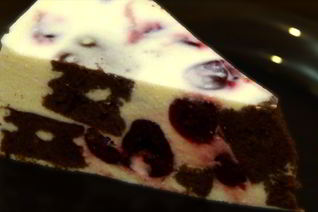 Торт-суфле с творогом и вишнями