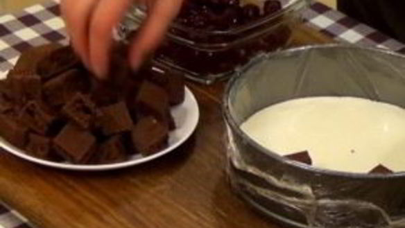 ШАГ 4. торт-суфле с творогом и вишнями