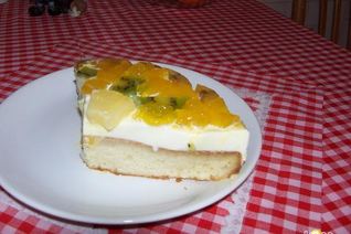 Торт-желе со сливочным суфле и фруктами