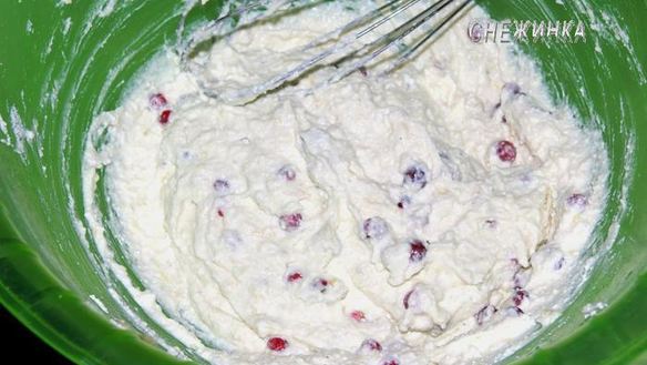 ШАГ 2. творожно-банановое суфле с брусникой