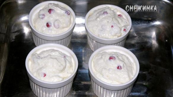 ШАГ 4. творожно-банановое суфле с брусникой