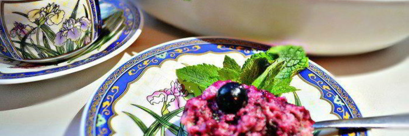 Творожное суфле с черной смородиной