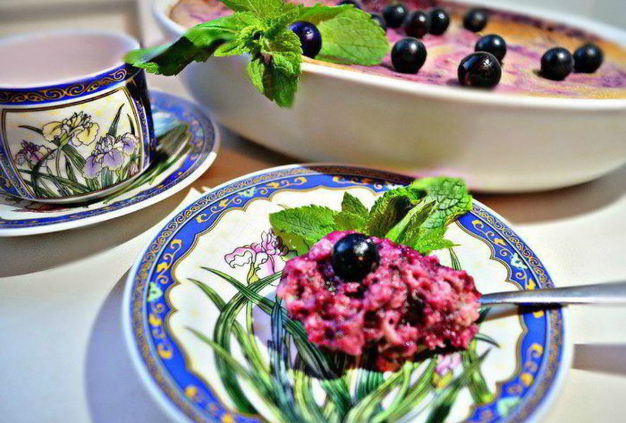 Творожное суфле с черной смородиной