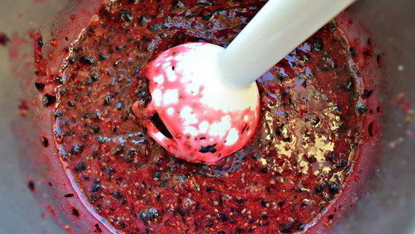 ШАГ 2. творожное суфле с черной смородиной