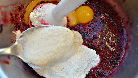 ШАГ 4. творожное суфле с черной смородиной