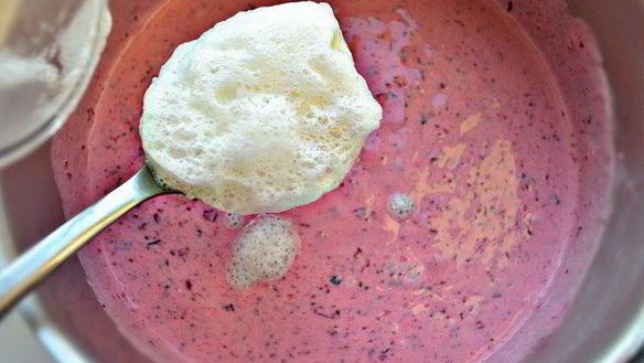 ШАГ 5. творожное суфле с черной смородиной