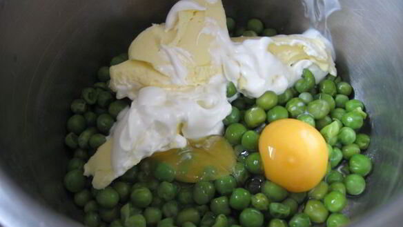 ШАГ 10. запеченная свинина с суфле из зеленого горошка бабочки прилетели