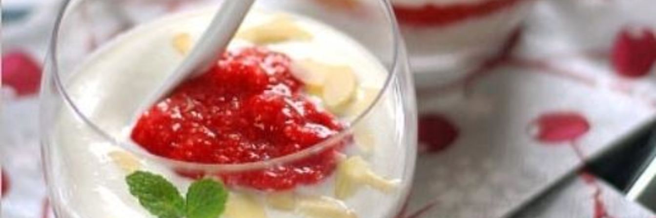 Творожный десерт с клубникой