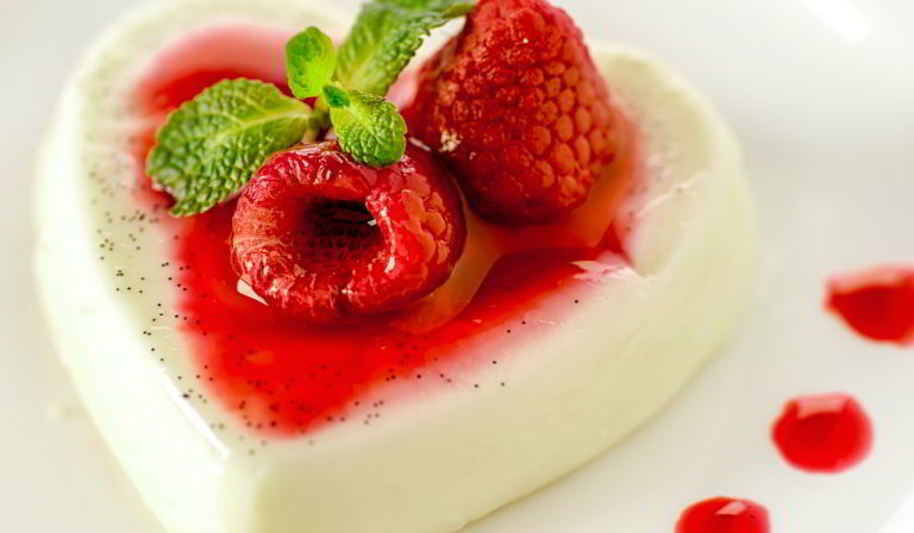 Рецепт ванильная панна-котта с малиновым соусом