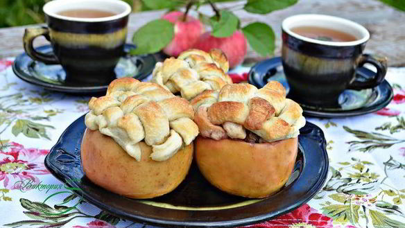 ШАГ 11. яблоки, фаршированные карамелизированной сливой