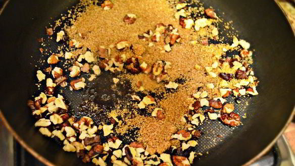 ШАГ 4. яблоки, фаршированные карамелизированной сливой